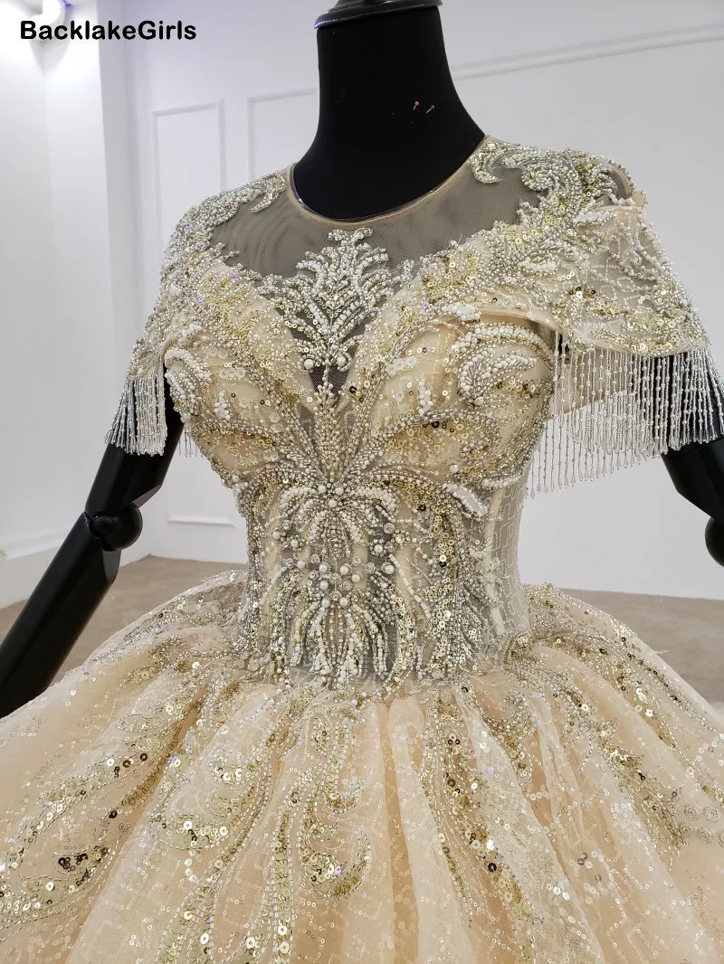 Многоуровневое свадебное платье цвета шампанского золотого на шнуровке сзади с