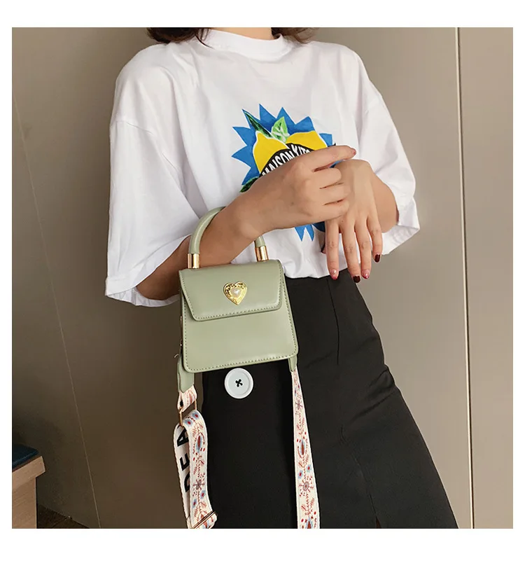 2019 new broadband women's Korean version (size) is simple and easy to carry oblique satchel bag with a single shoulder | Багаж и