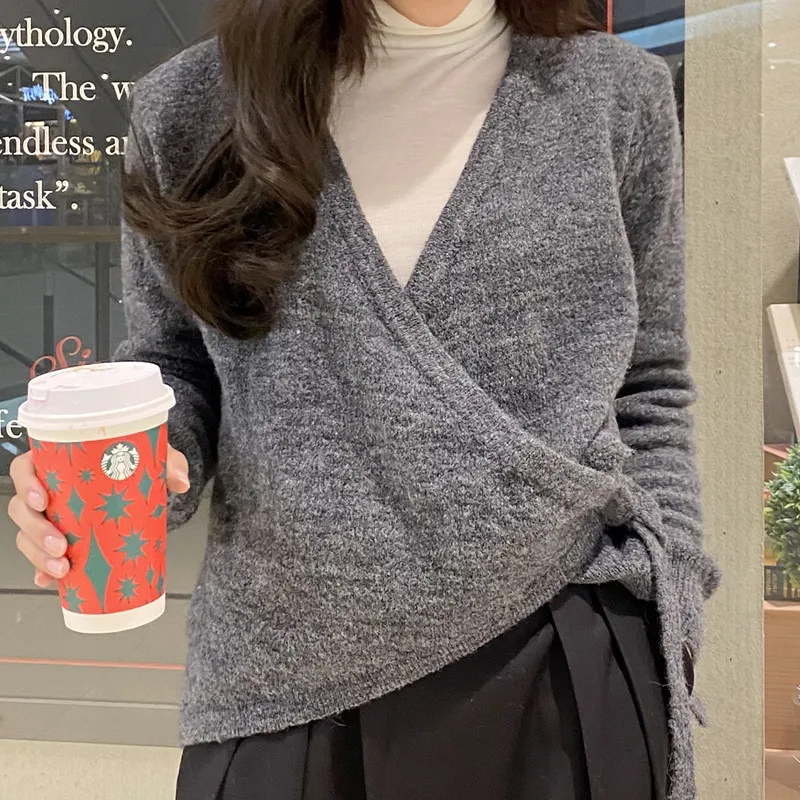 

Женский трикотажный кардиган с V-образным вырезом и длинным рукавом