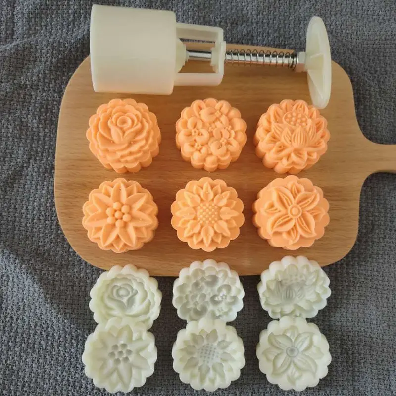 

2022 New 50g Mooncake Mold 4/6pcs 3D Flowers Stamps Hand Press Moon Cake Pastry Mould DIY