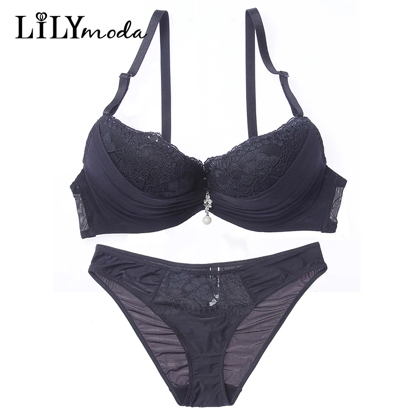 Комплект женского кружевного нижнего белья с чашкой пуш ап и
