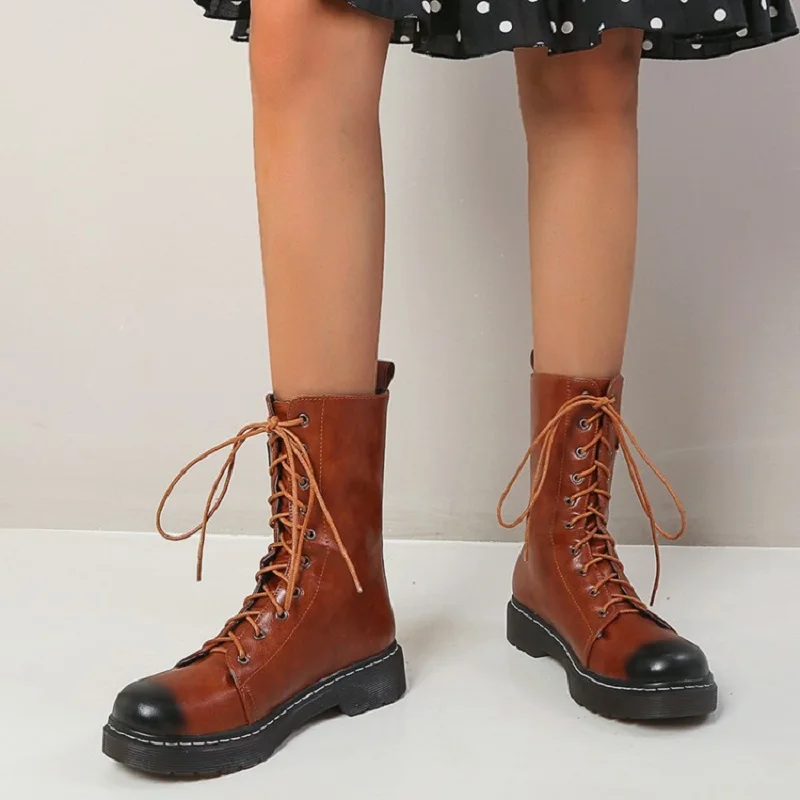 

Женские мотоциклетные ботинки IPPEUM Bottine, обувь, пряжка, плоская платформа, сапоги до середины икры, круглый носок, шнуровка, женские ботинки, ч...