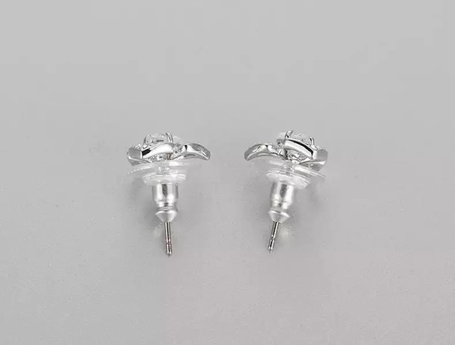 

High Quality SWA Simple Temperament Triangle Hollow Lady Ear Nails Charming Fashion Jewelry