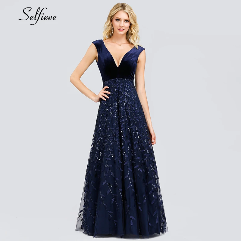 Элегантное темно синее женское платье с блестками и двойным V образным вырезом