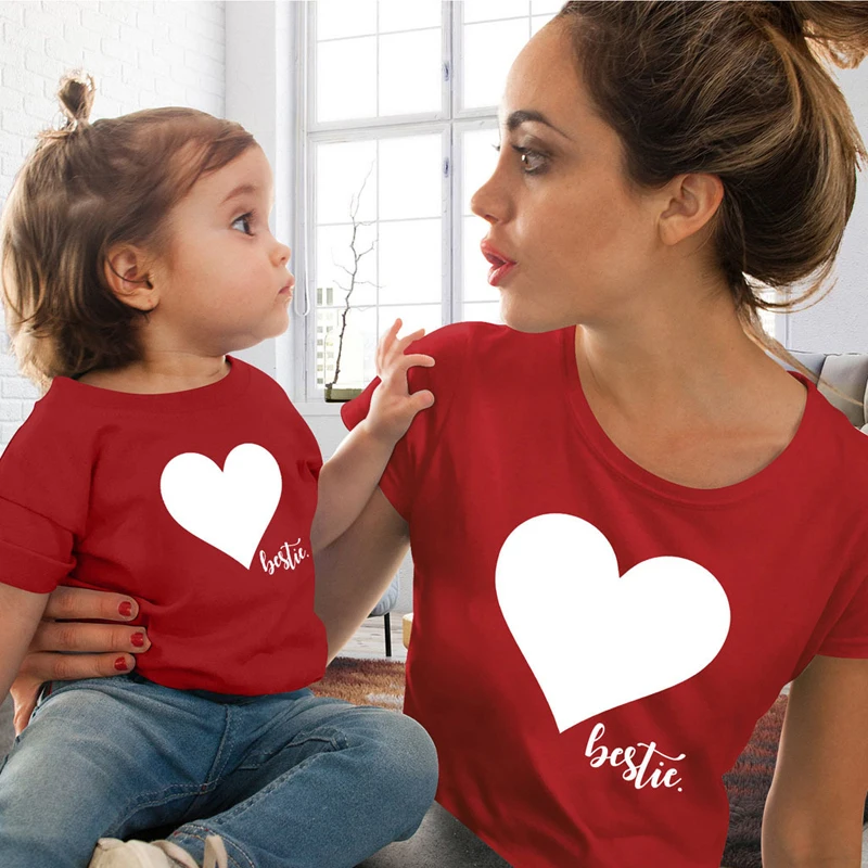 

2020 New Summer Fashion Mother And Daughter Clothes Matching Family Outfits Look Heart Print Mom Kids Baby Girls T shirts Sweet