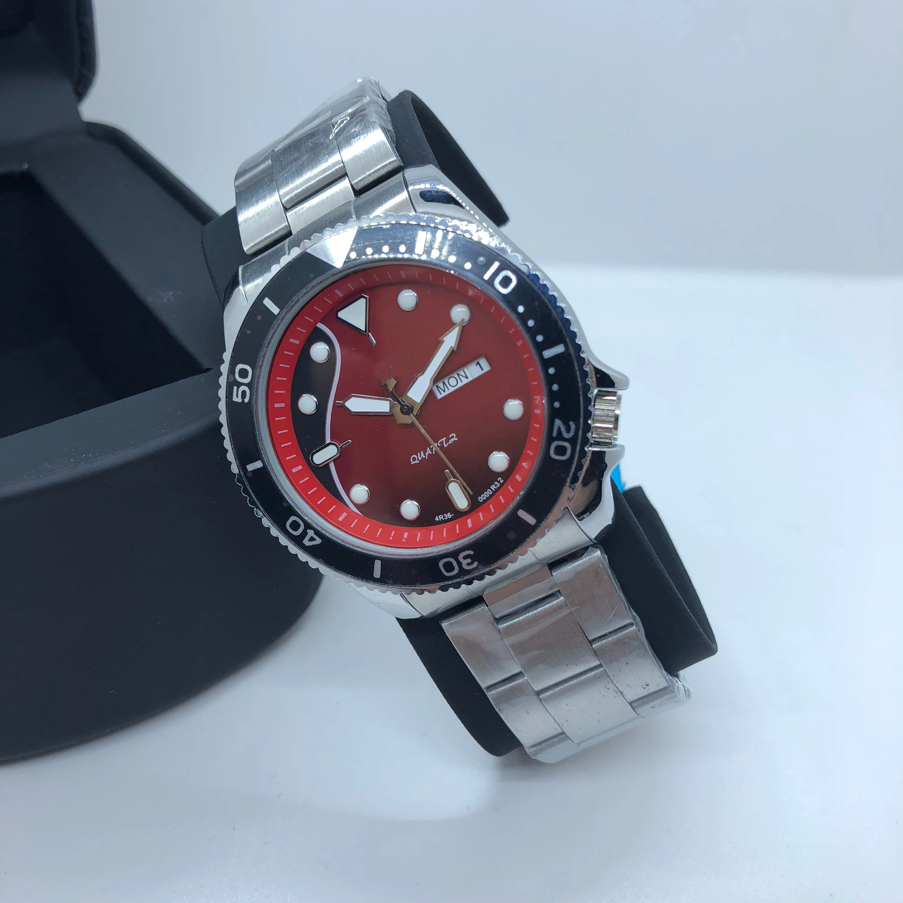 

2021 New Seiko produced the watch male quartz top luxury brand sports three-hands craftsman steel band watch casual fashion watc