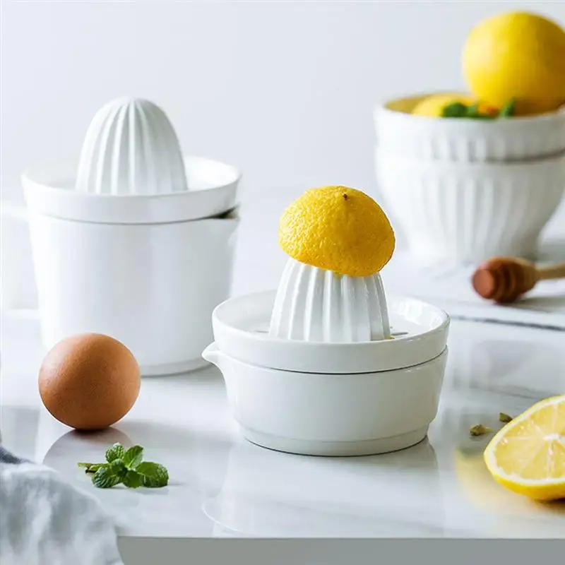 

1Pc Manual Fruit Juicer Home Labor-saving Fruit Squeezer Juicer (White)