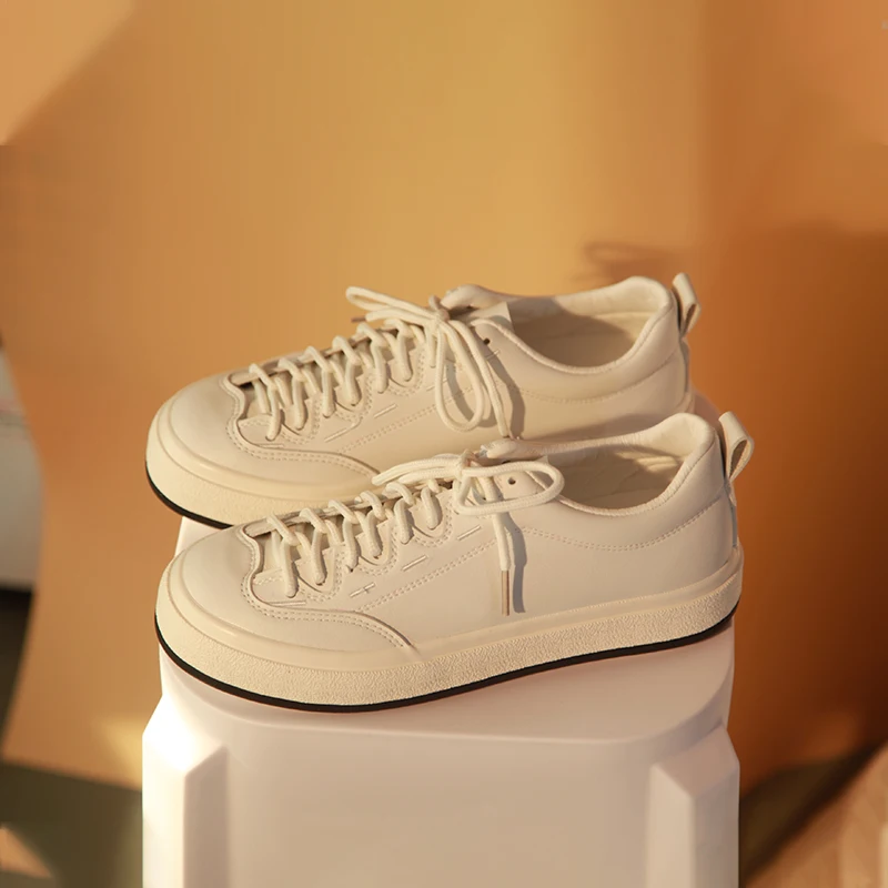 

2021 spring and autumn women's sports shoes Korean fashion platform color matching comfortable casual shoes college style.