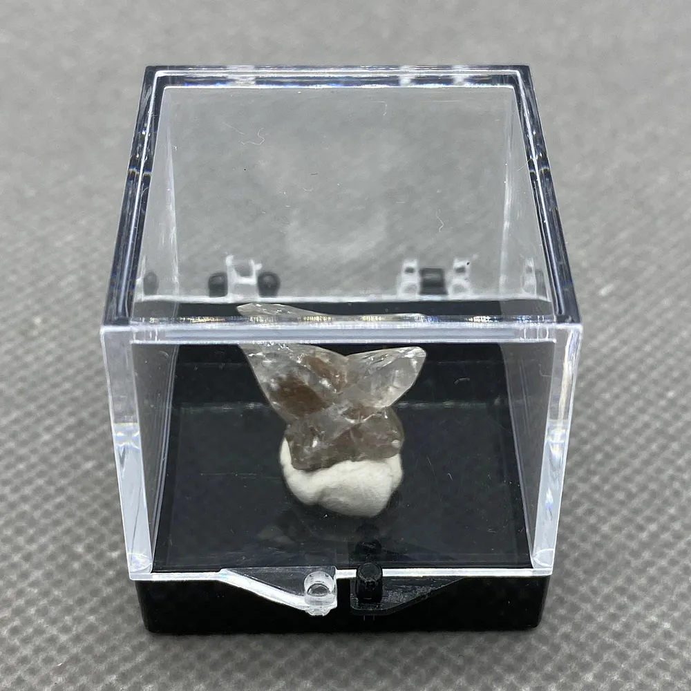 

Natural swallowtail twin crystals are very rare and good specimens +Box size 35 mm D 33#