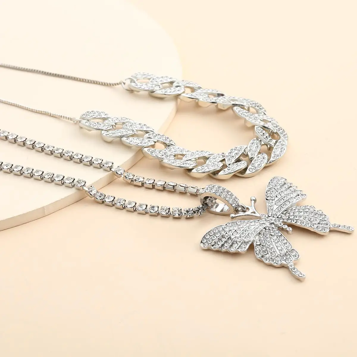 

2021 Fashion Luxury Women Necklaces Iced Out Cuban Link Chains Butterfly Pendant Crystal Rhinestone Animal Hip Hop Jewelry