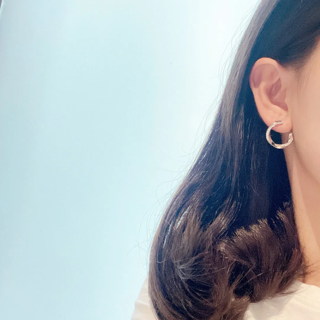 

2021 hot-selling big brand new exquisite rotating half diamond earrings ladies fashion simple personality