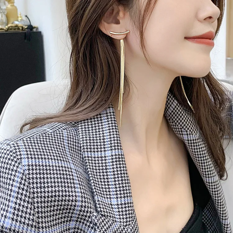 

Fashion Retro Geometric Long Tassel Earrings High-end Super Flash Earrings Female Simple And Versatile Temperament Jewelry