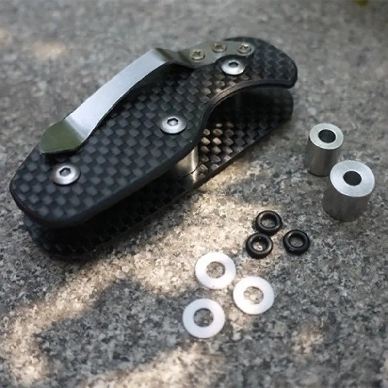 

One Piece Outdoor Camping Keychain EDC Carbon Fiber Belt Clip Clamp Pocket Tool Key Holder