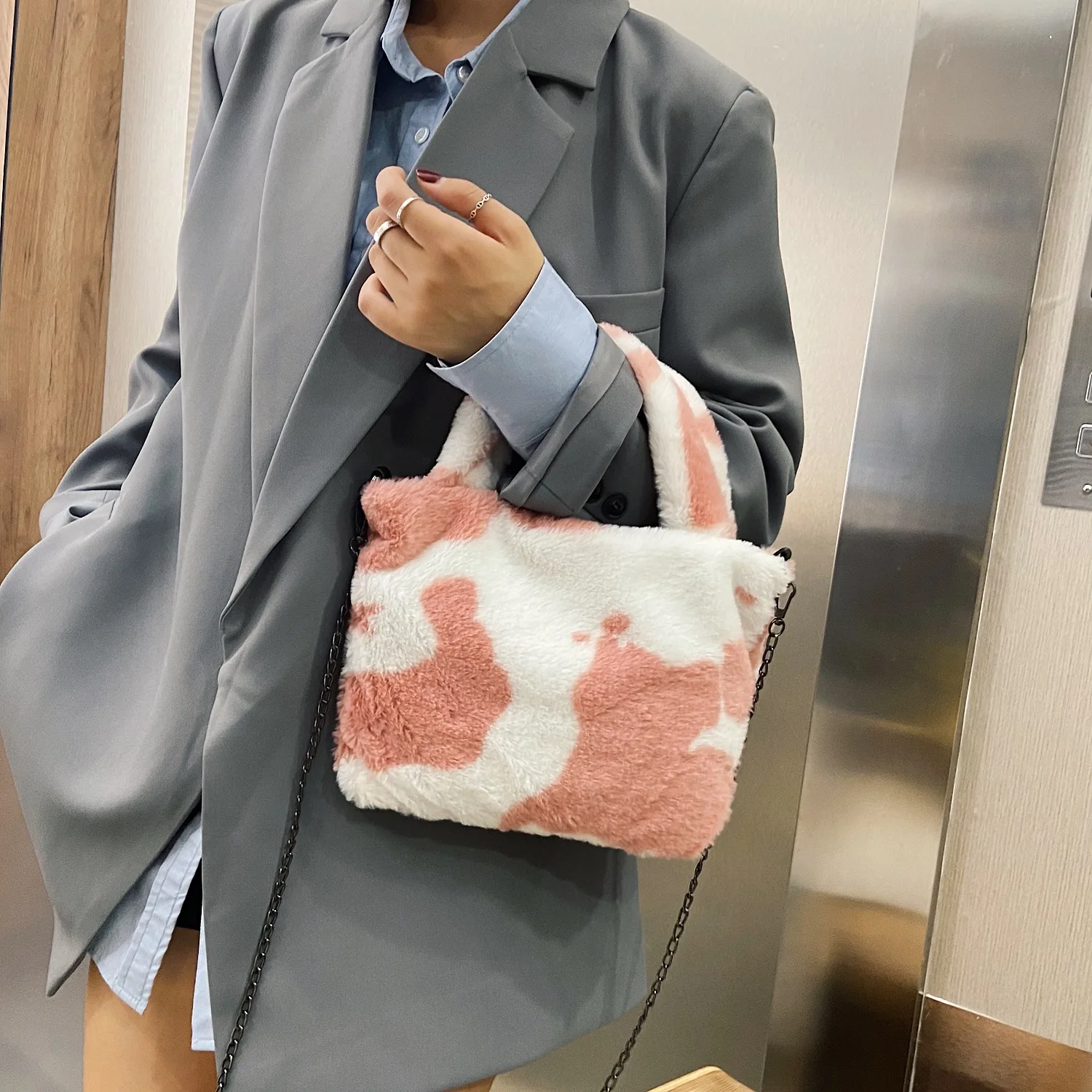 Сумка-тоут женская с принтом молочной коровы мягкая теплая большая