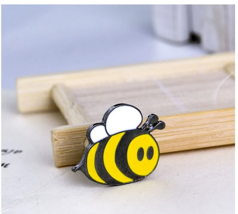

Fashion and simple pin, cartoon all-match cute bee brooch, clothing shirt accessories badge