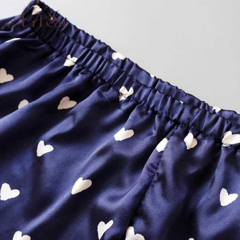 Женская атласная пижама ArtSu атласное Бюстье и шорты с принтом в виде сердца из 2