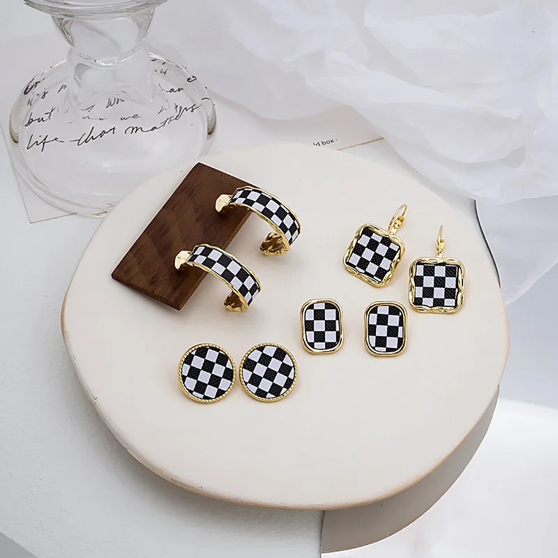 

Fashion Temperament Checkerboard Heart Stud Earrings for Women Korean Gold Color Round Square Earrings Female Party Jewelry Gift