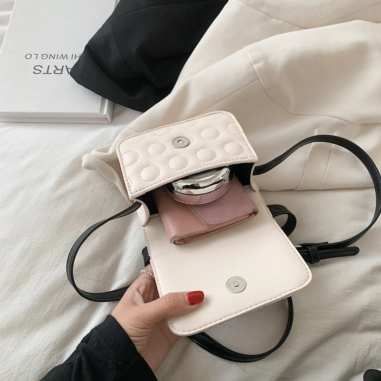 

Women's mini buckle solid color messenger bag fashion trend pu handbag with shoulder strap small square bag under the arm should