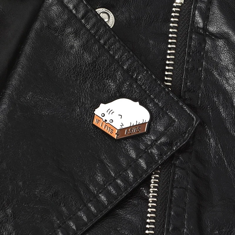 Милая шпилька с подвеской Кот если мне подходит я сидит эмалированная булавка