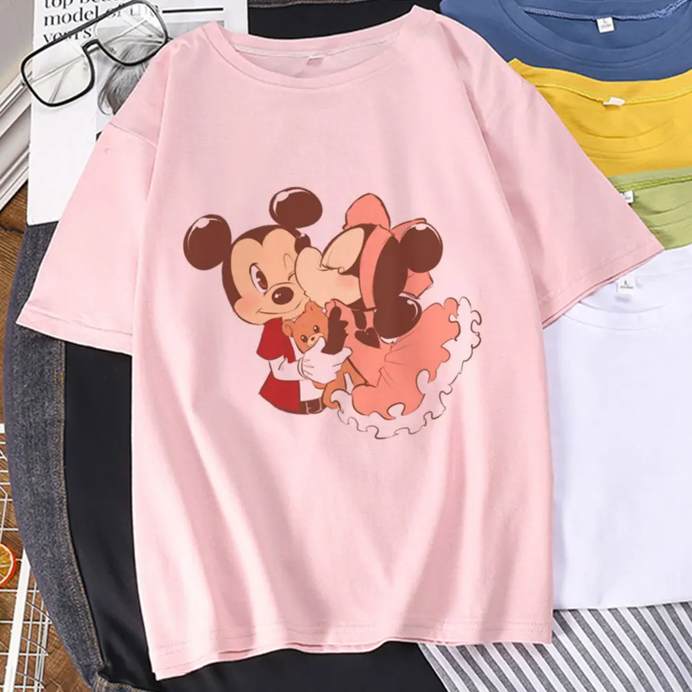 

Футболка женская розовая с рисунком Микки и Минни Маус