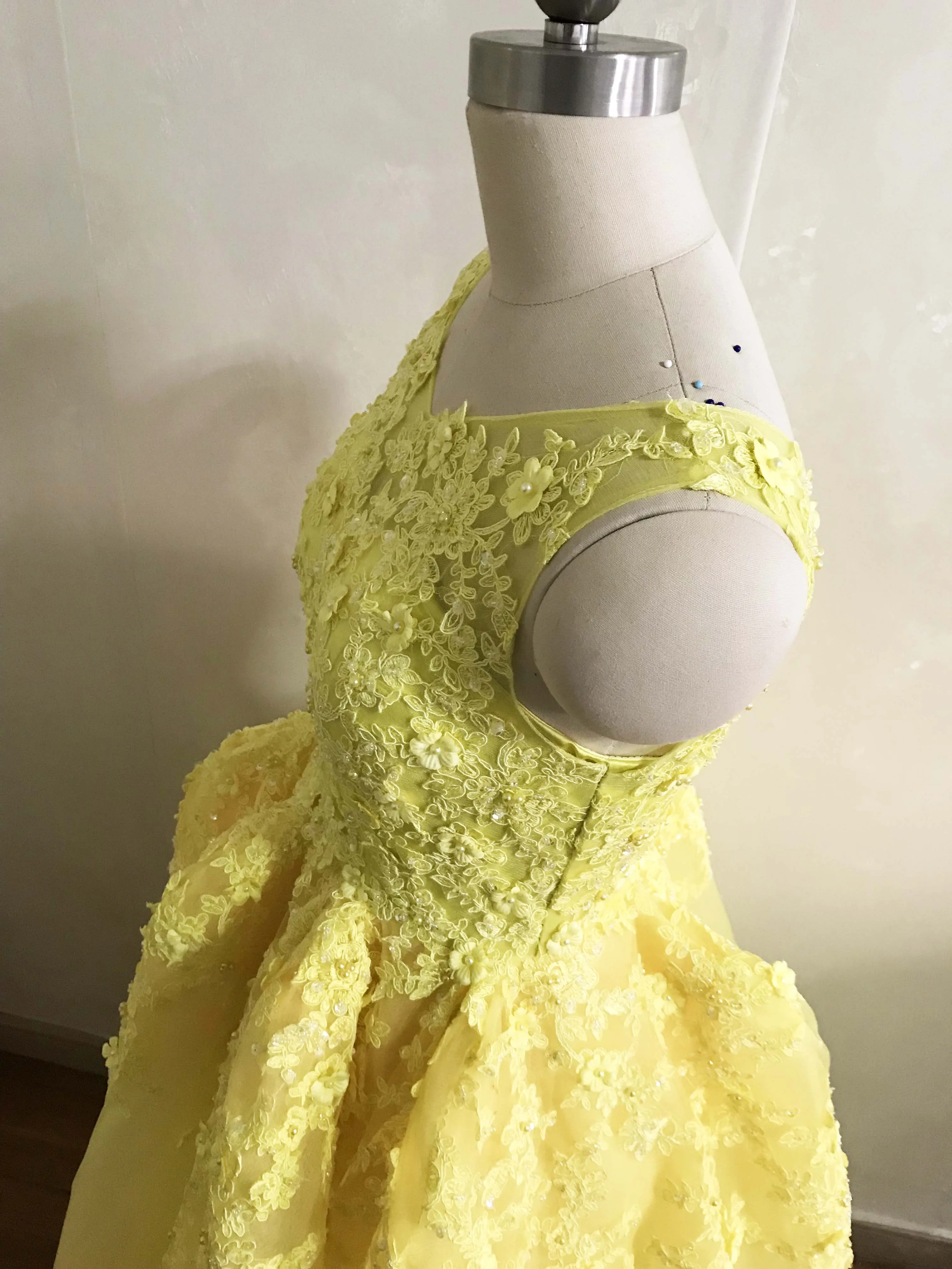 2020 желтые платья на выпускной V-образный вырез аппликация бисер без рукавов