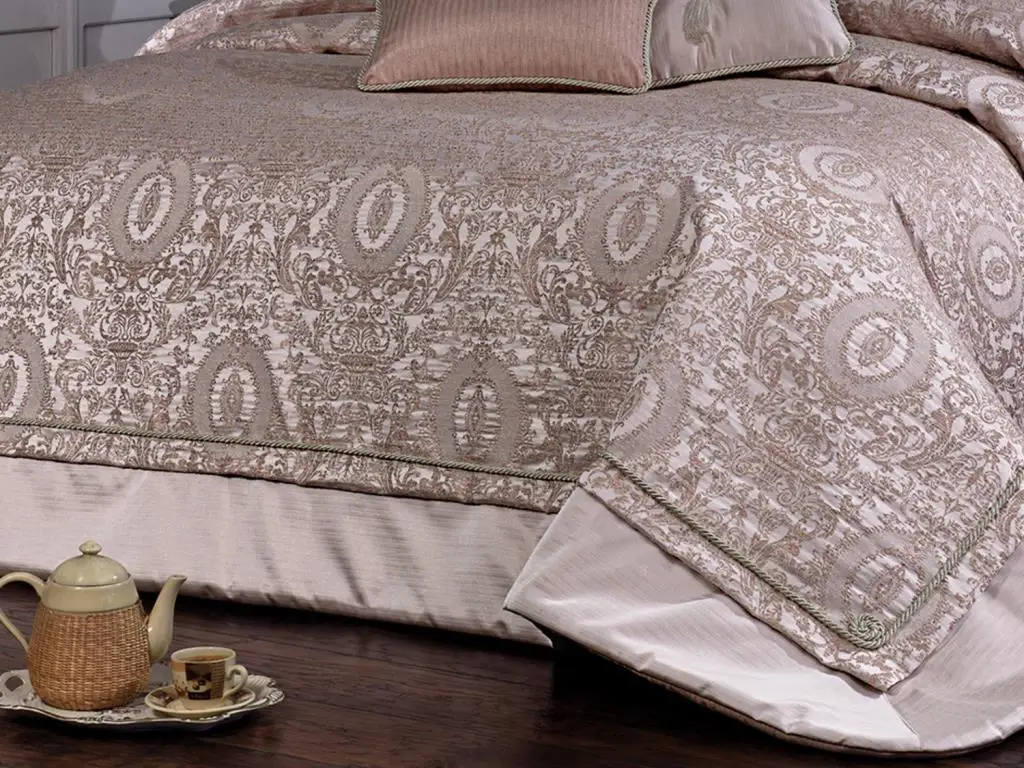 

Linda Double Bed Cover Set Powder