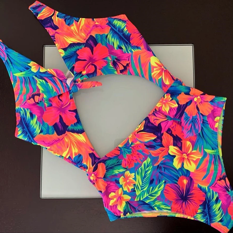 Женский купальник с открытой спиной сексуальный цельный вырезами и цветочным