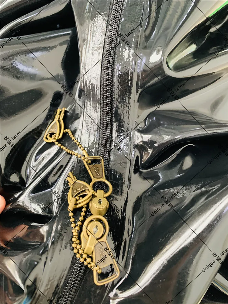 Мужское латексное нижнее белье замок скрытые два презерватива |