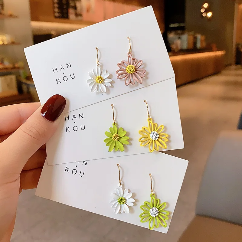 S925 Серебряные 2021 Тренд Асимметричные Контрастные Подвесные серьги с цветком маргаритки Простые Классические Цвета для Женщин Ювелирные Изделия Моды на.