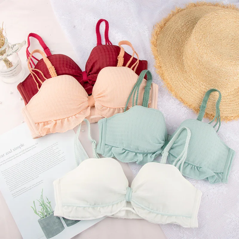 Привлекательный (красивая спина) без следов маленький бюстгальтер с собранной