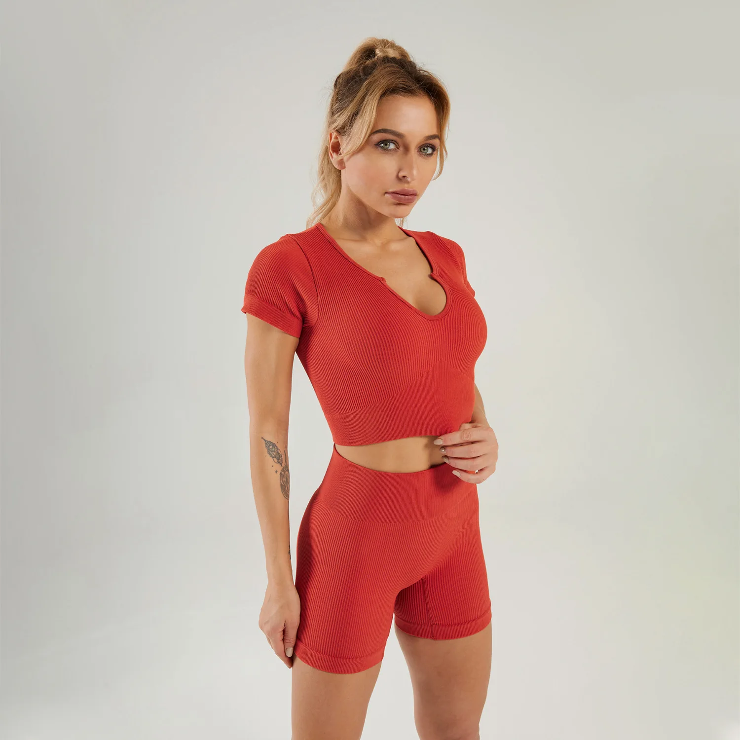 

2021 new sexy V-neck tank top shorts summer tight-fitting seamless yoga fitness suit seamless set