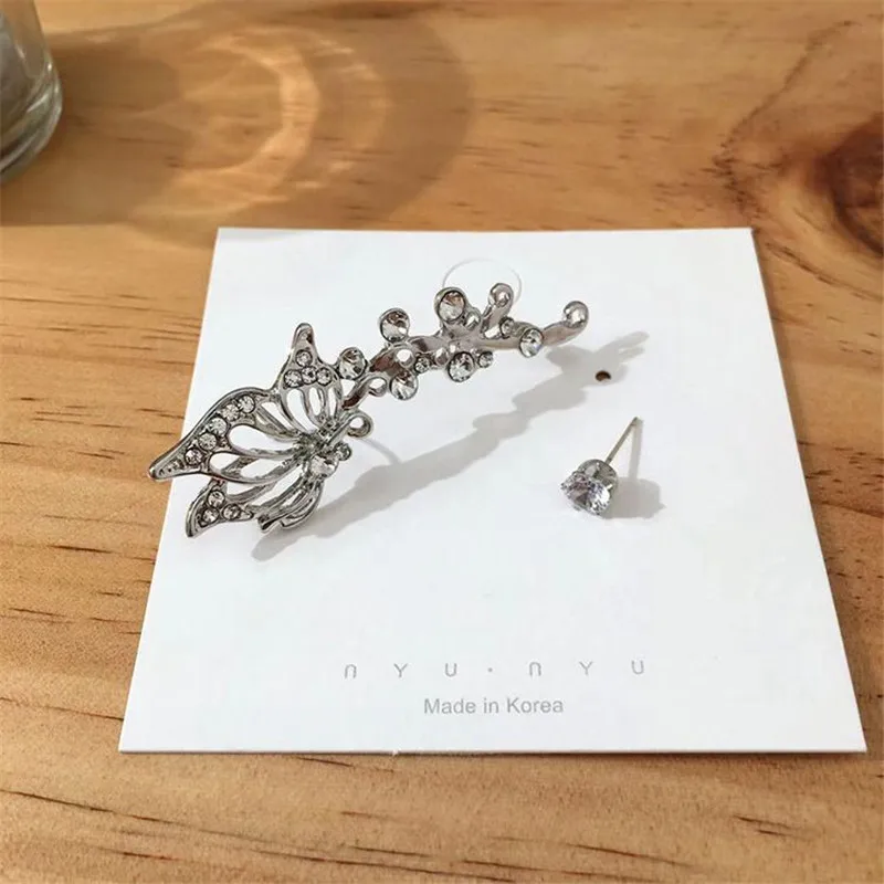 Женские блестящие серьги гвоздики элегантные с бабочками и стразами корейский