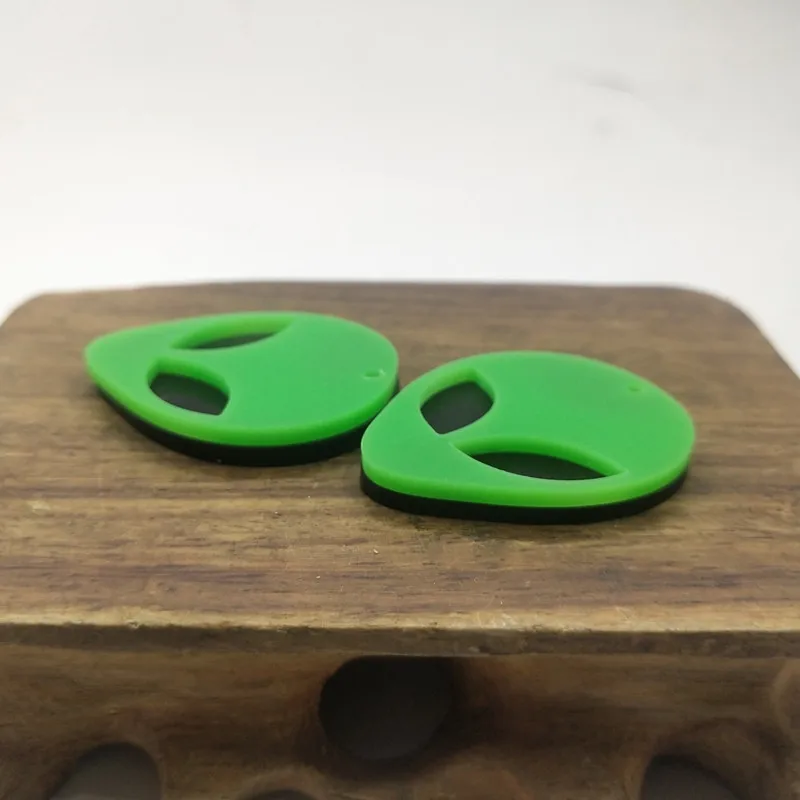 Милая подвеска в виде головы НЛО инопланетянина из акриловой смолы для ожерелий