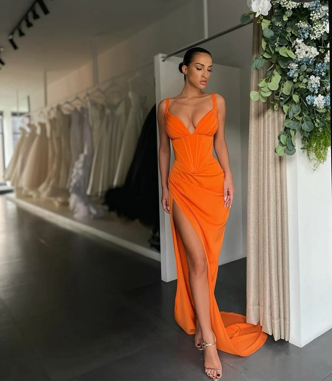 

Женское вечернее платье с юбкой годе, длинное платье с глубоким V-образным вырезом, с разрезом, на тонких бретельках, со шлейфом, бальное платье для выпускного вечера