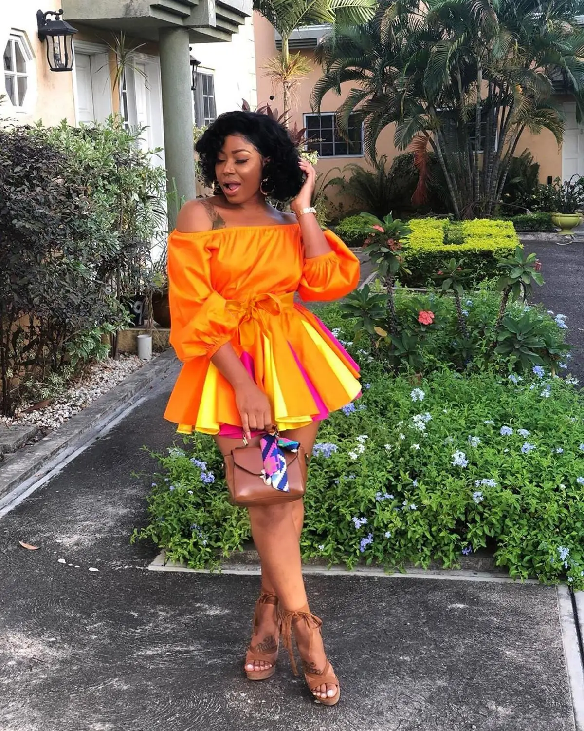 Новое Стильное модное оранжевое короткое платье со шнуровкой и высокой талией