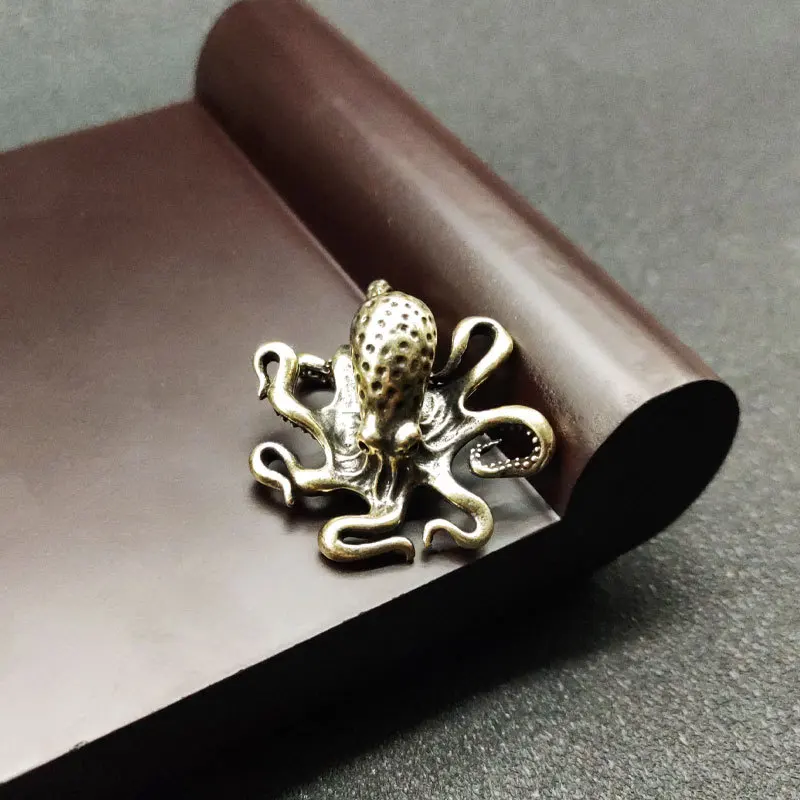 

Antique Solid Brass octopus Miniature Figurines Retro Copper Animal Tea Pet Desktop Ornament Decor Crafts Keychain Pendants