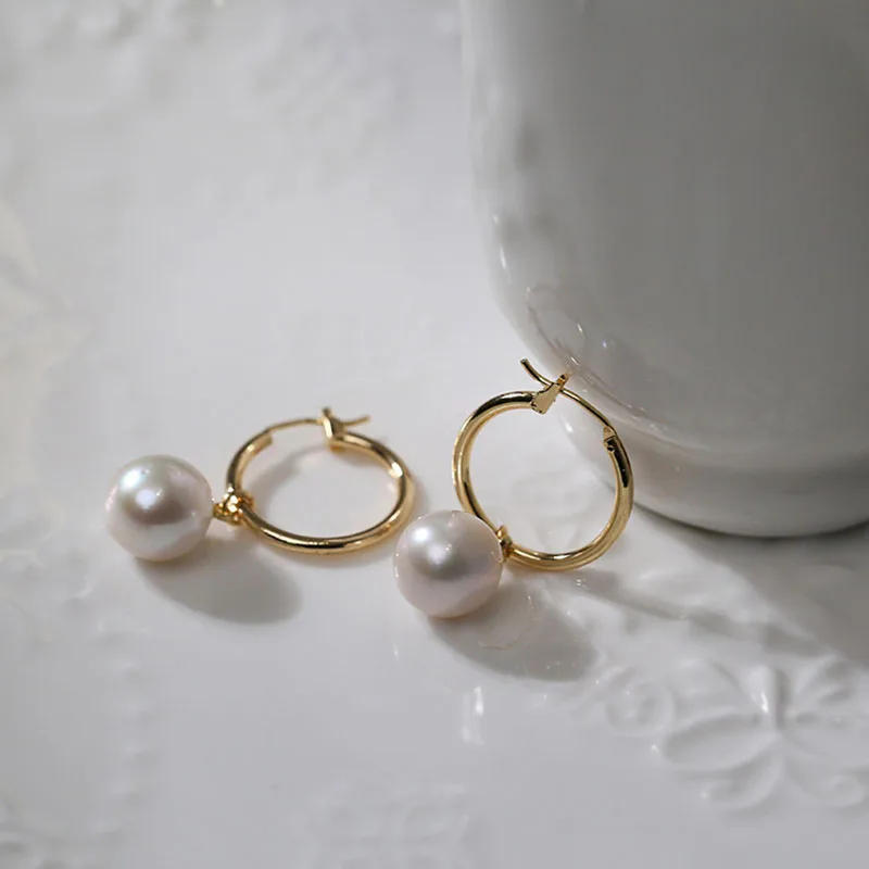 

Women gold plated earrings hoop with nutural baroque pearl drop