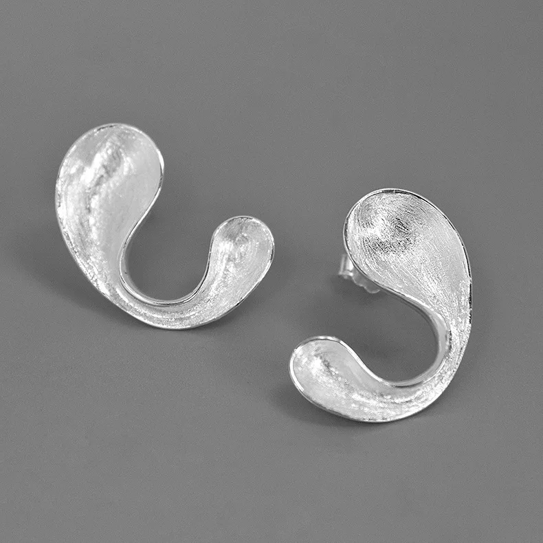 Silver INATURE 925 пробы серебряные Простые Изогнутые серьги-гвоздики для женщин модные ювелирные изделия - Окраска металла: Silver