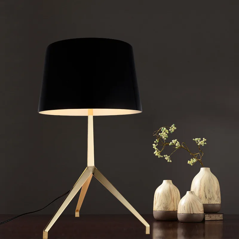 

Современная настольная лампа Lumiere со штативом, простой итальянский дизайн, декоративная лампа для гостиной, студии, кабинета