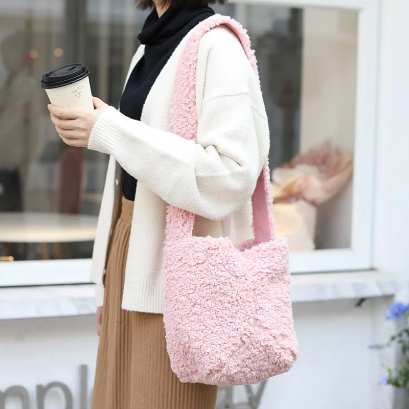 Фото Мягкие плюшевые женские сумки милые розовые зимние пушистые теплые меховая