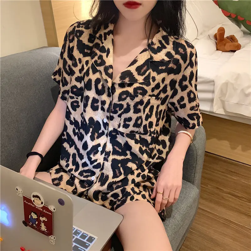 

Женский пижамный комплект, домашняя одежда из шелка с леопардовым принтом, одежда для сна, Повседневная Ночная сорочка с V-образным вырезом, женская пижама