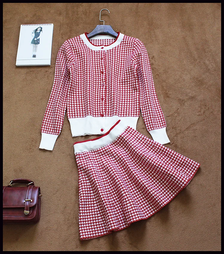 Женский трикотажный клетчатый костюм комплект из двух предметов облегающий