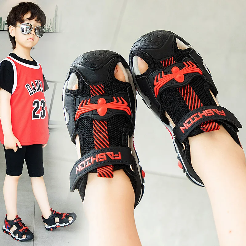 Сандалии для мальчиков с вырезами летняя парусиновая обувь пляжа мультяшным