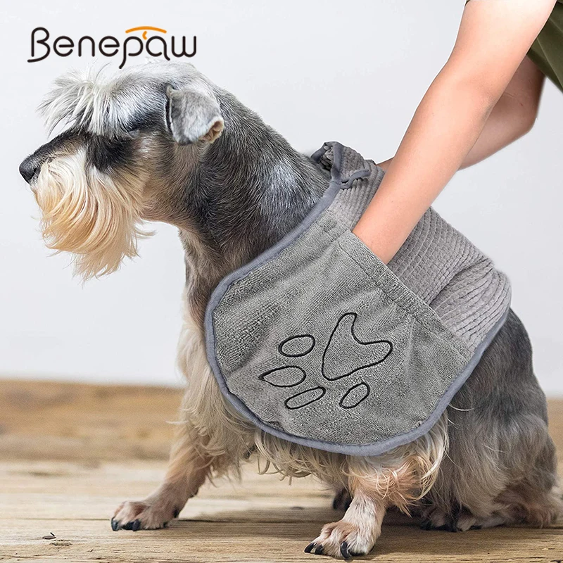 

Benepaw Super Absorbent Dog Towel Durable Ultra-Soft Microfiber Quick Drying Hand Pockets Pet Bath Towel Machine Washable