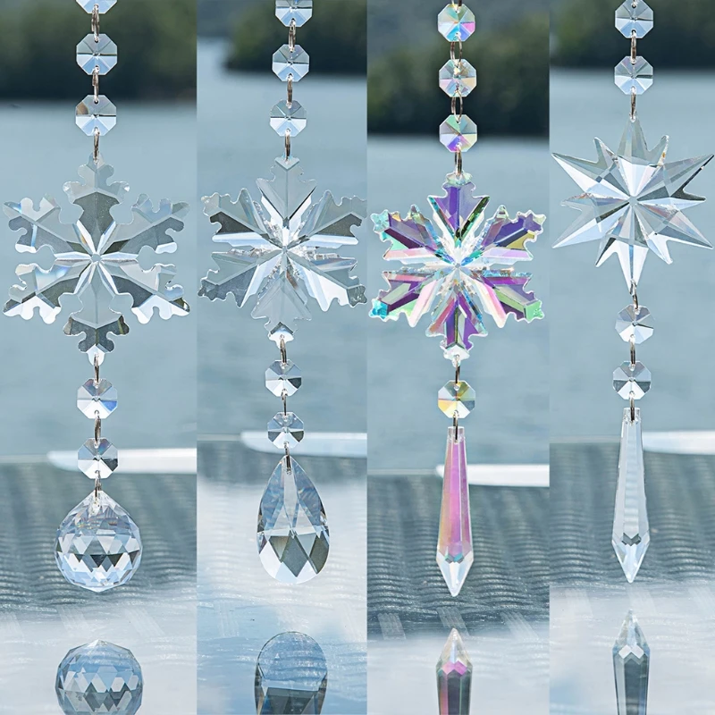 

Подвеска в виде снежинки с кристаллами