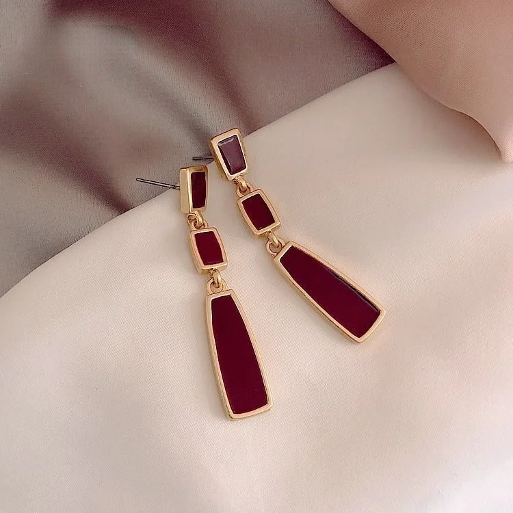 

2021 New Retro Elegant Wine Red Tassel Earring for Woman Elegant Temperament Wine Red Long Earrings Dangle Earrings Jewelry