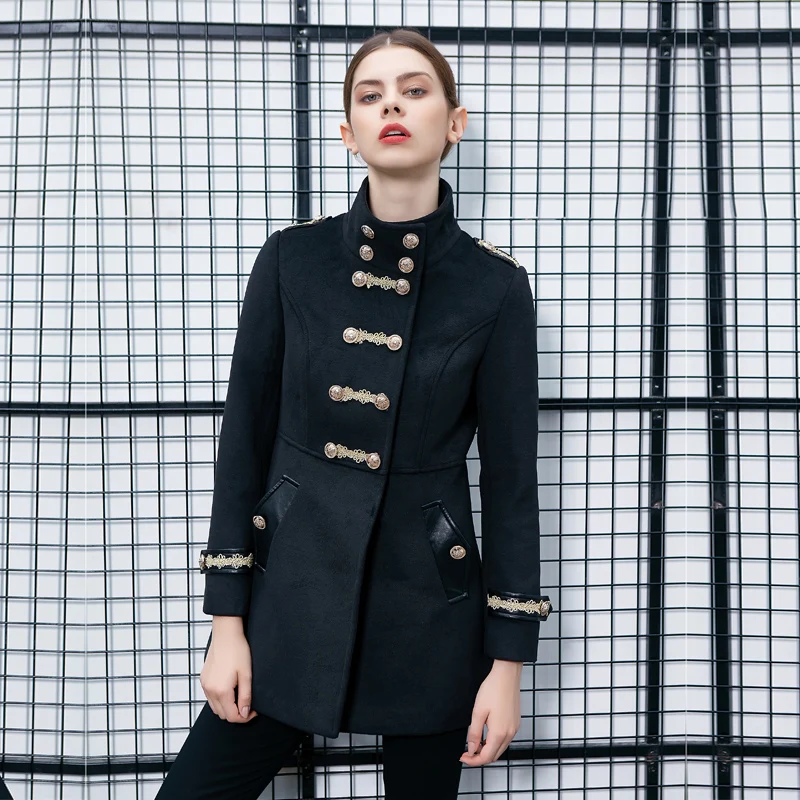 Двубортное шерстяное пальто с золотыми пуговицами и вышивкой приталенное