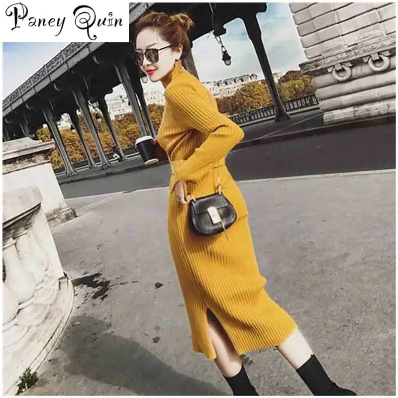 Женское платье свитер с разрезом сбоку длинное облегающее высоким воротником и