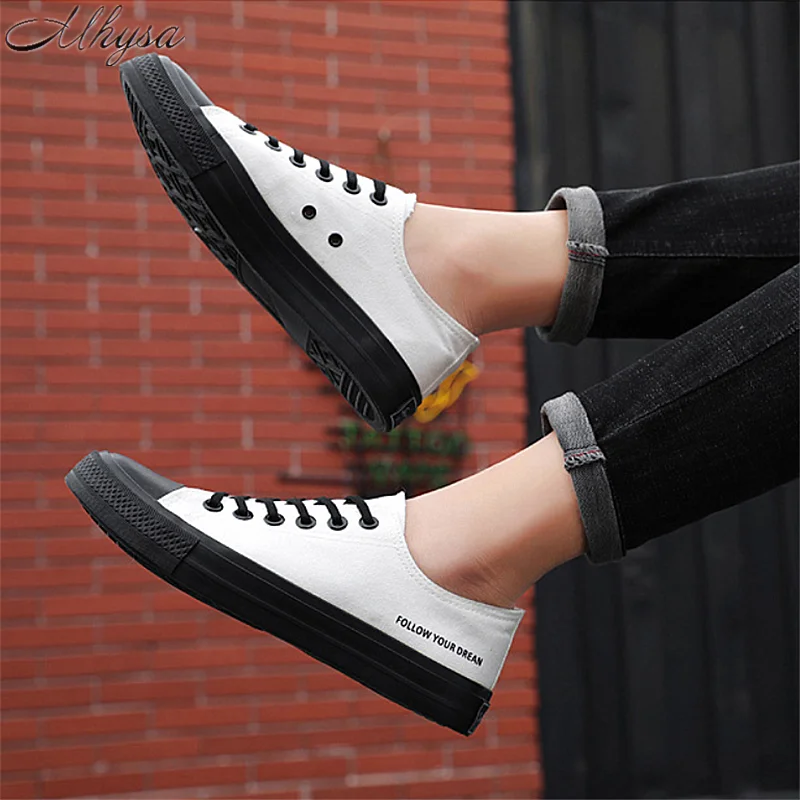 

2020 new spring fashion breathable classic canvas shoes lightweight mencasual shoes low-top sneakers can be laced men Y024
