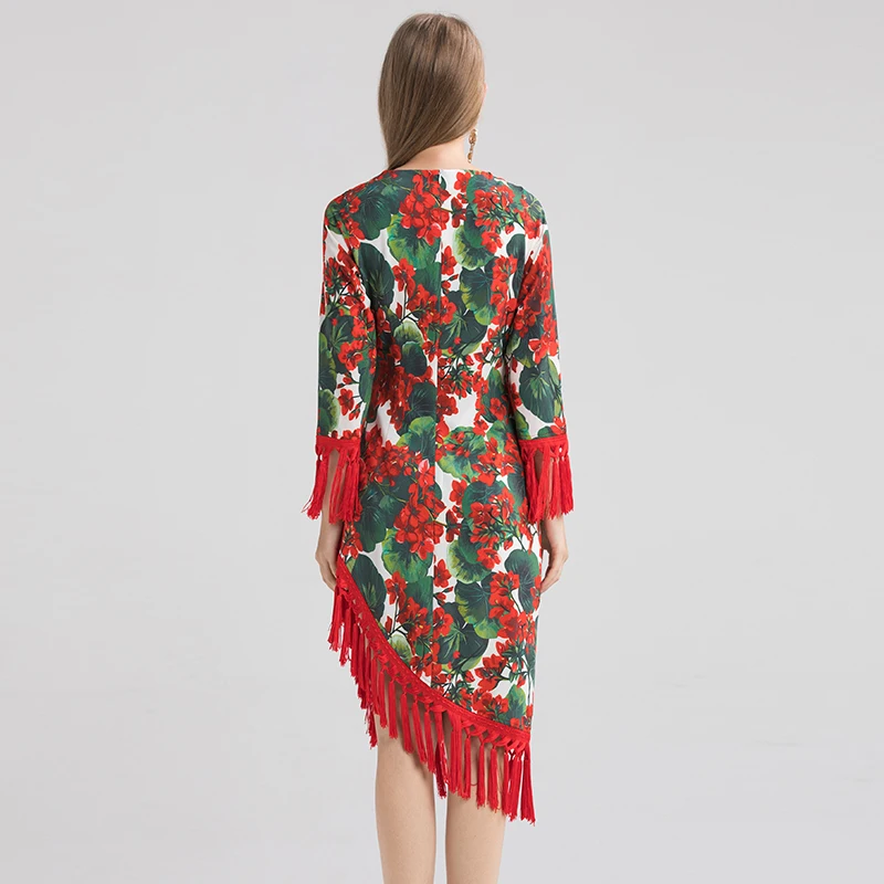 Модельное длинное платье красного цвета с кисточками и цветочным принтом лето 2020